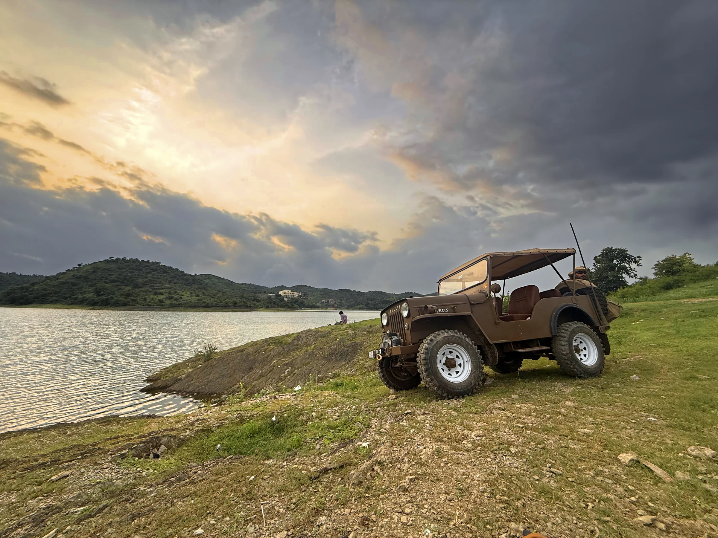 A jeep at the edge of a lake near Udaipur